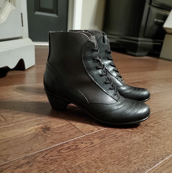 Dansko Shoes - Dansko vintage style booties